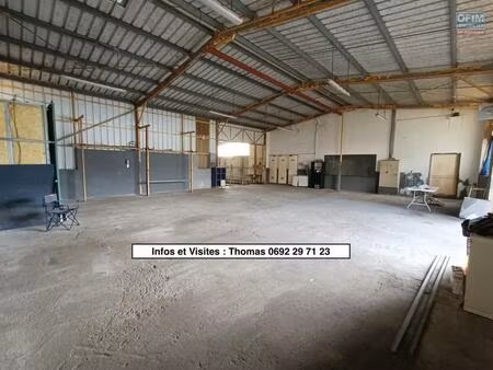 a louer local commercial / hangar de 260m2 à quartier français