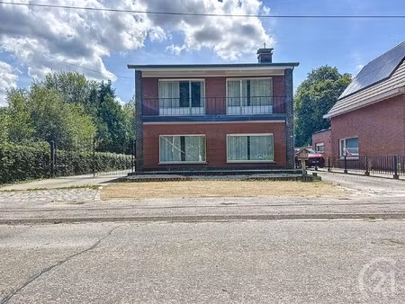 huis met magazijn en kantoorruimte te koop!