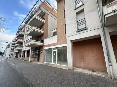 location commerce 864 m²