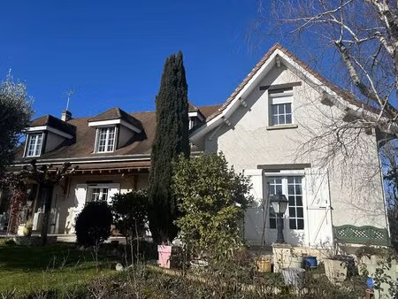 grande maison familiale avec jardin généreux maison d'amis