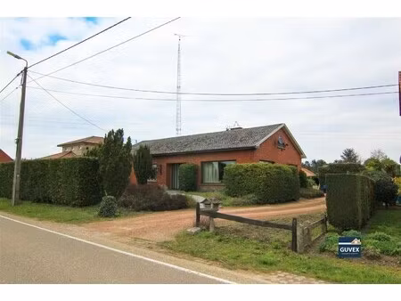 gelijkvloers woning gelegen op 23 are 90 ca.