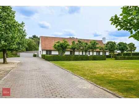 instapklaar landhuis met bijgebouw