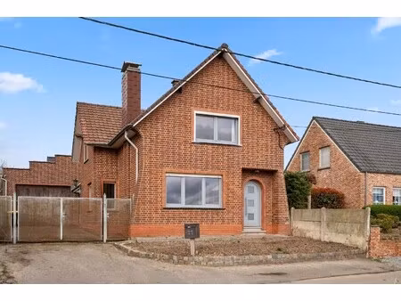 op te frissen open bebouwing met veel ruimte en potentieel