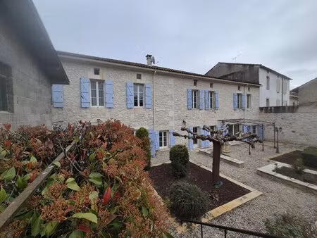 grande maison de village avec jardin  montaigu de quercy  tarn et garonne