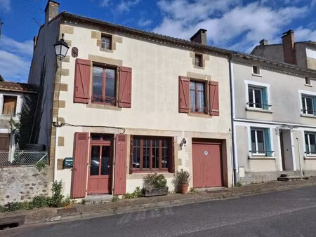 jolie maison de village avec possibilité d’agrandissement  proche des commodités