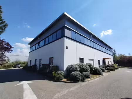 location local professionnel 164m²