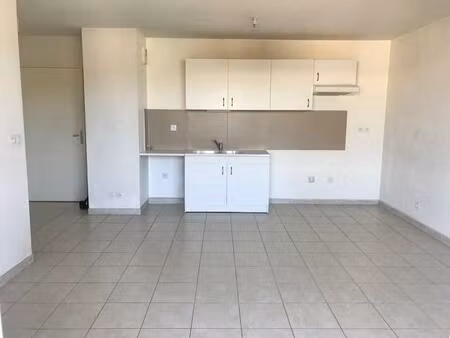 location appartement 3 pièces 57m² brignoles 83170