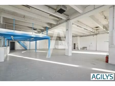 location local d'activités 633 m²