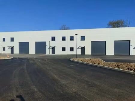 location local d’activités morestel 38510 170m²