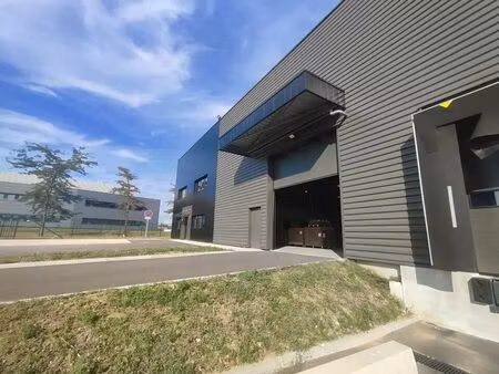 location local d’activités saint quentin fallavier 38070 1079m²