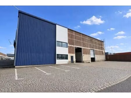 location entrepôt 710 m²