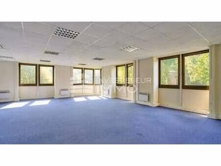 location local d'activités 353 m²
