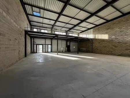 location local d'activités 270 m² à 1 629 m²