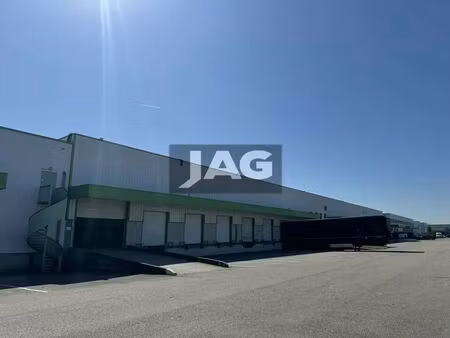 location local d’activités genas 69740 2208m²