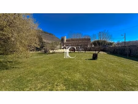 maison ancienne rénovée avec charme – grand jardin arboré de 2 373 m²