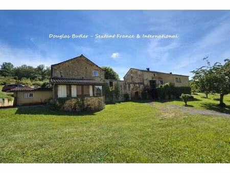 superbe propriété en pierre de caractère avec gîte  annexe et vue dégagée