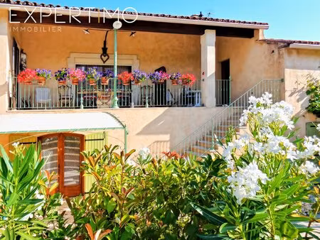 appartement 45m2 avec terrasse et vue sur bonnieux  copropriété avec piscine et parking...