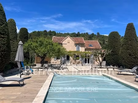 luberon  saignon jolie maison de 117 m² avec 4 chambres et piscine sur un terrain de 1740.