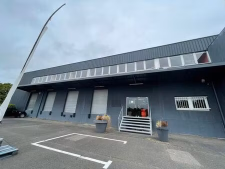 location entrepôt logistique palaiseau 91120 3841m²