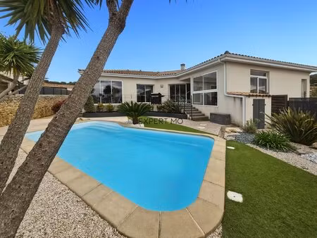 villa de plain-pied avec piscine