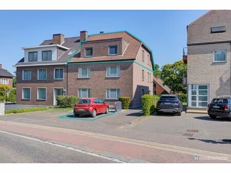 gunstig gelegen appartement met 2 slaapkamers  garage en autostaanplaats te bilzen