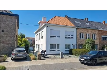 gelijkvloers appartement met terras en garage te huur in brugge