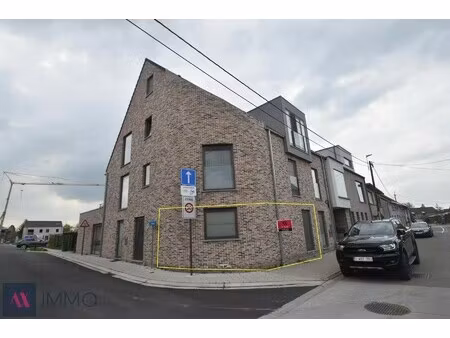 recent  modern 2 slpk.-appartement met terras  tuin en autostplts. vrij vnf 01/05