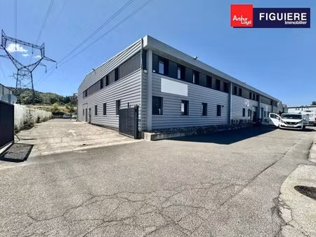 location local d'activités 320 m²