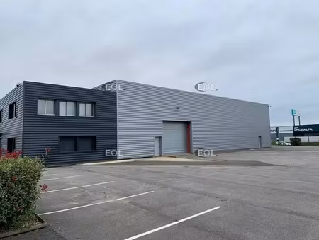 vente local d'activités 1 900 m²