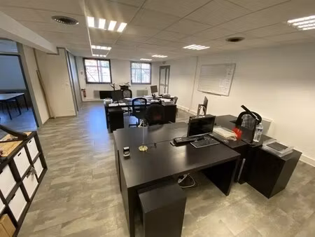 vente local d’activités voisins le bretonneux 78960 130m²
