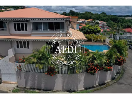 villa t6  piscine à débordement & studio indépendant  vue exc