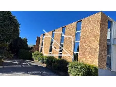 location entrepôt 3 000 m²