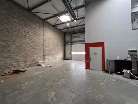 location local d'activités 179 m²