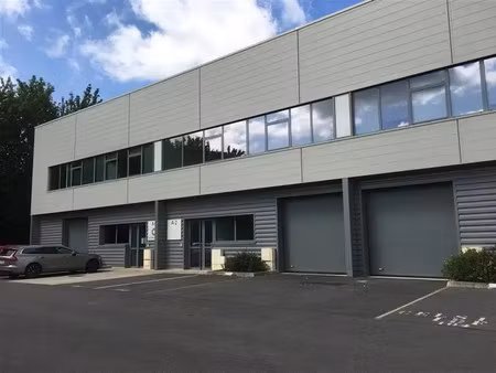 location local d'activités 259 m²