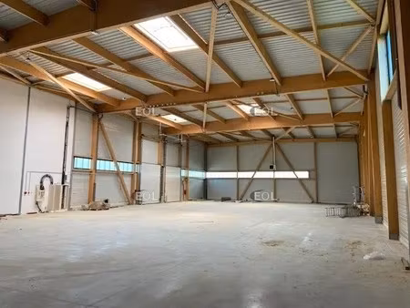 location local d'activités 1 102 m²