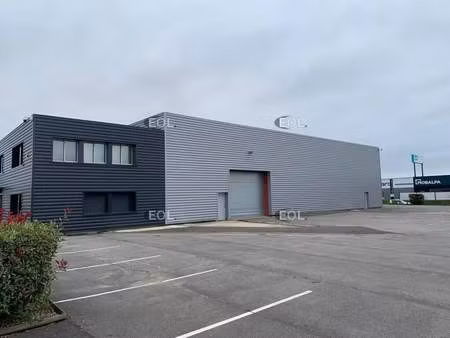 location local d'activités 1 900 m²