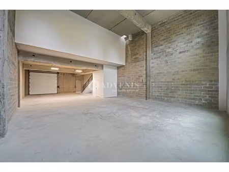 location local d'activités 257 m²