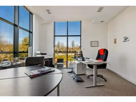 location bureaux 196 m²