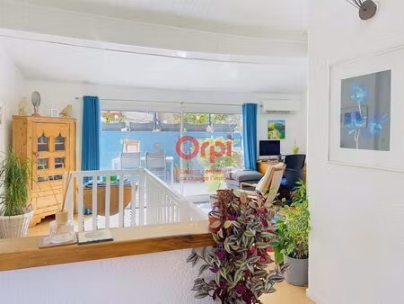 maison aux volumes atypiques avec terrasse vue canigou