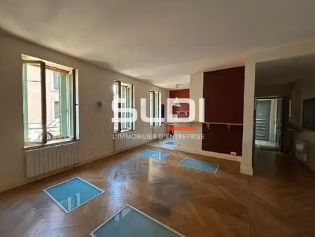 location bureaux 121 m²