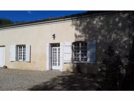 location maison 3 pièces 72 m² à izon (33450)