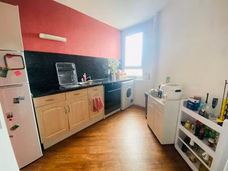 t2 loué à 100 mètres du métro