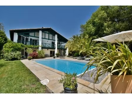villa de caractère avec piscine à villefranque