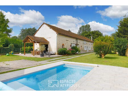 maison de caractère avec dépendances  piscine  jacuzzi et jardin