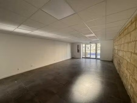 location commerce 76 m²