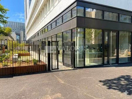 location commerce 131 m²