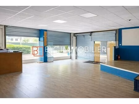 location commerce 210 m²