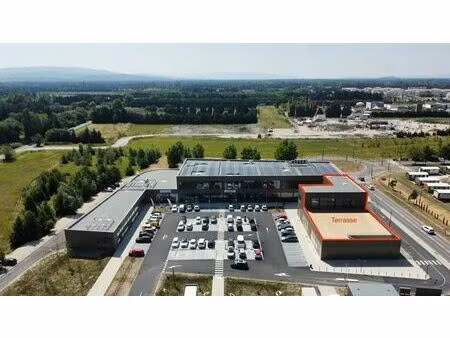 location commerce 305 m²