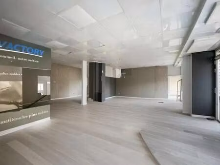 location commerce 104 m²