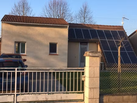 maison de type 4 composée d 'un séjour/salle à manger  cuisi